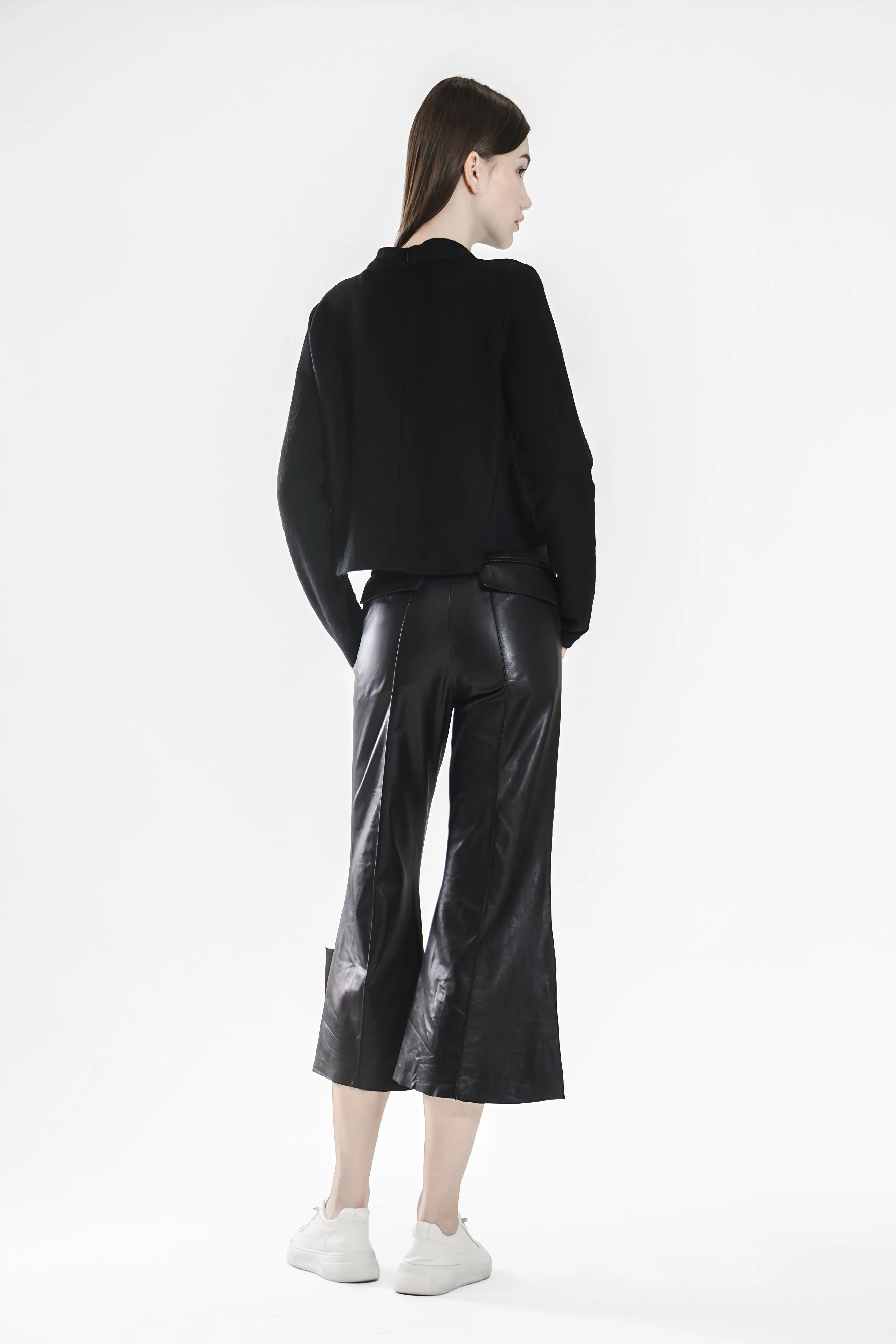 FASHIONABLE BLACK LEATHER FITTED PANTS