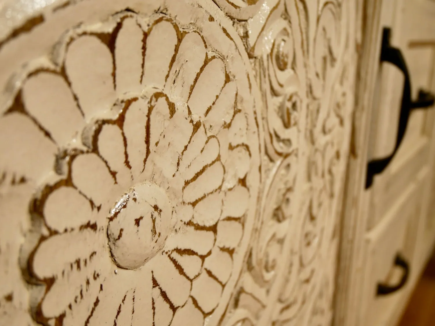 Kalah Hand Carved Solid Wooden Sideboard Buffet 150x90x45cm KLA0135