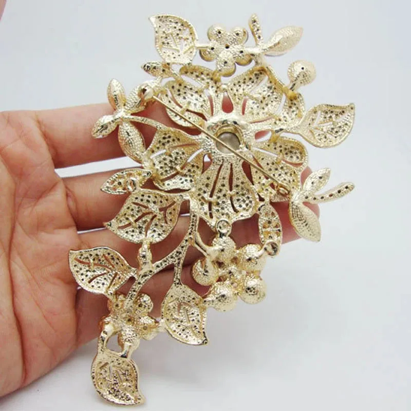 Malin Lace Brooch Pin