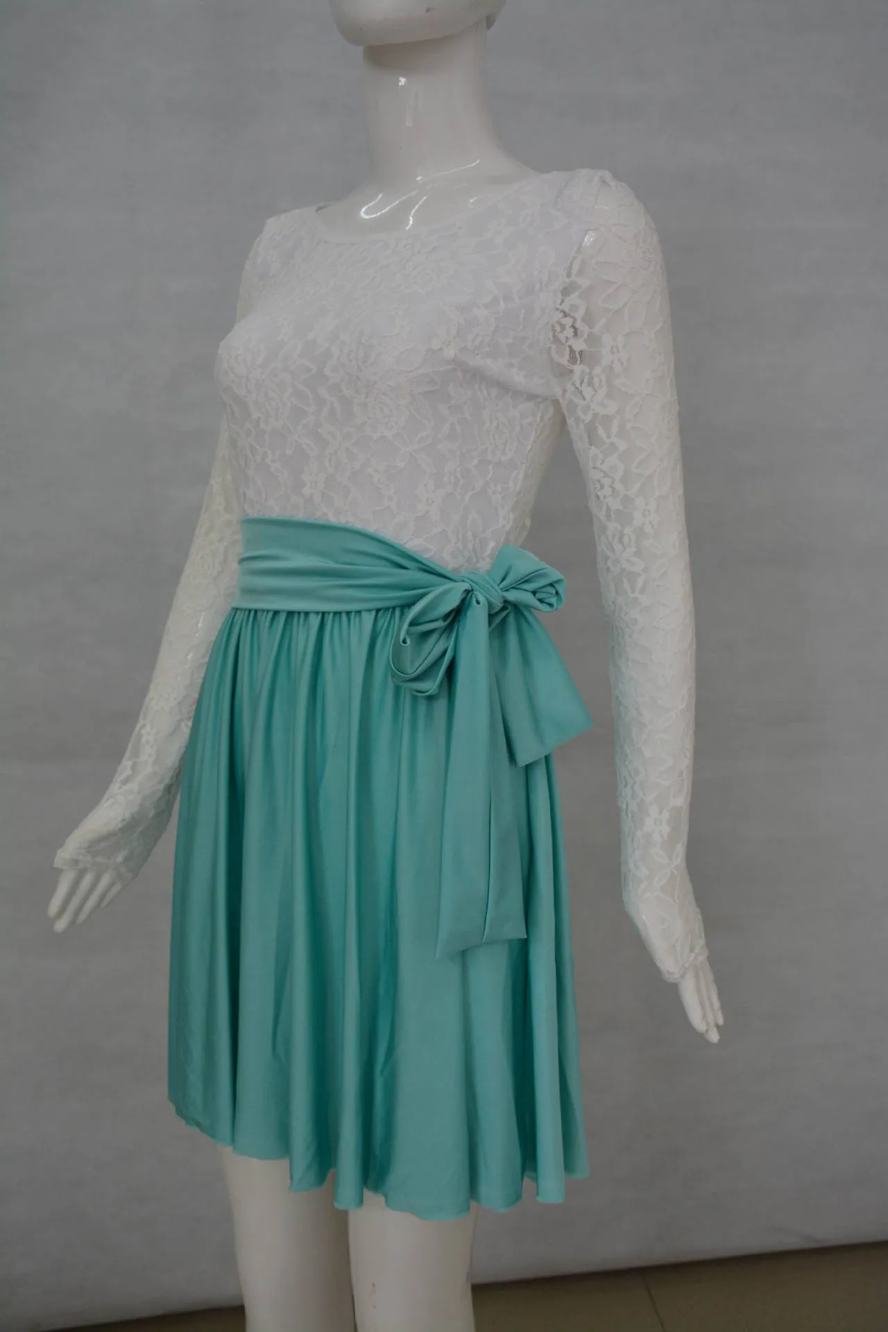 Scoop Long Sleeves Lace Patchwork Flared Pleated Short Dress