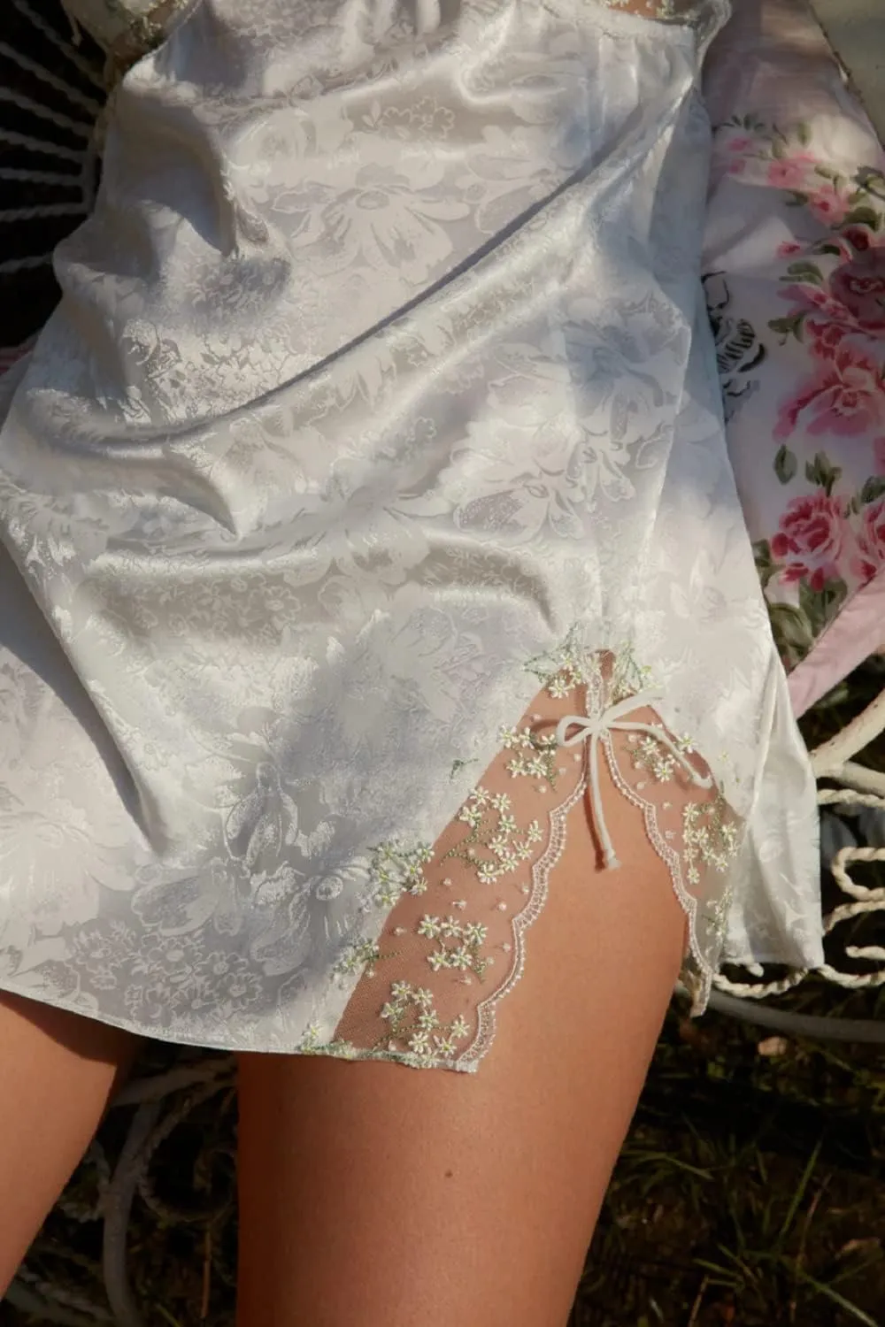 Women Lace Short Bodycon Dresses Vintage Ruffle A-Line Mini Dress Elegant Backless White Sundress Y2K Clubwear